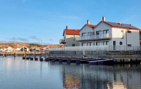 Beach Front Home In Rönnäng With Sauna Rönnäng